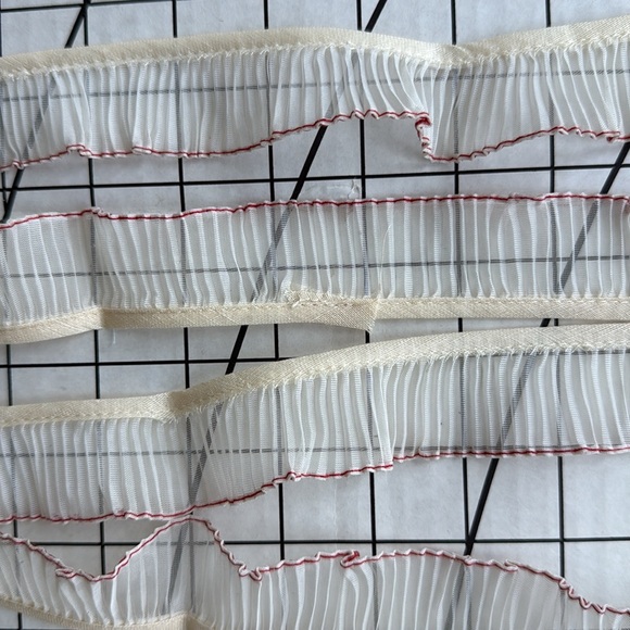 Vintage 1940s Off-White Sheer Pleated Trim with Red Overlock Edge – 11 Yards - Picture 11 of 13